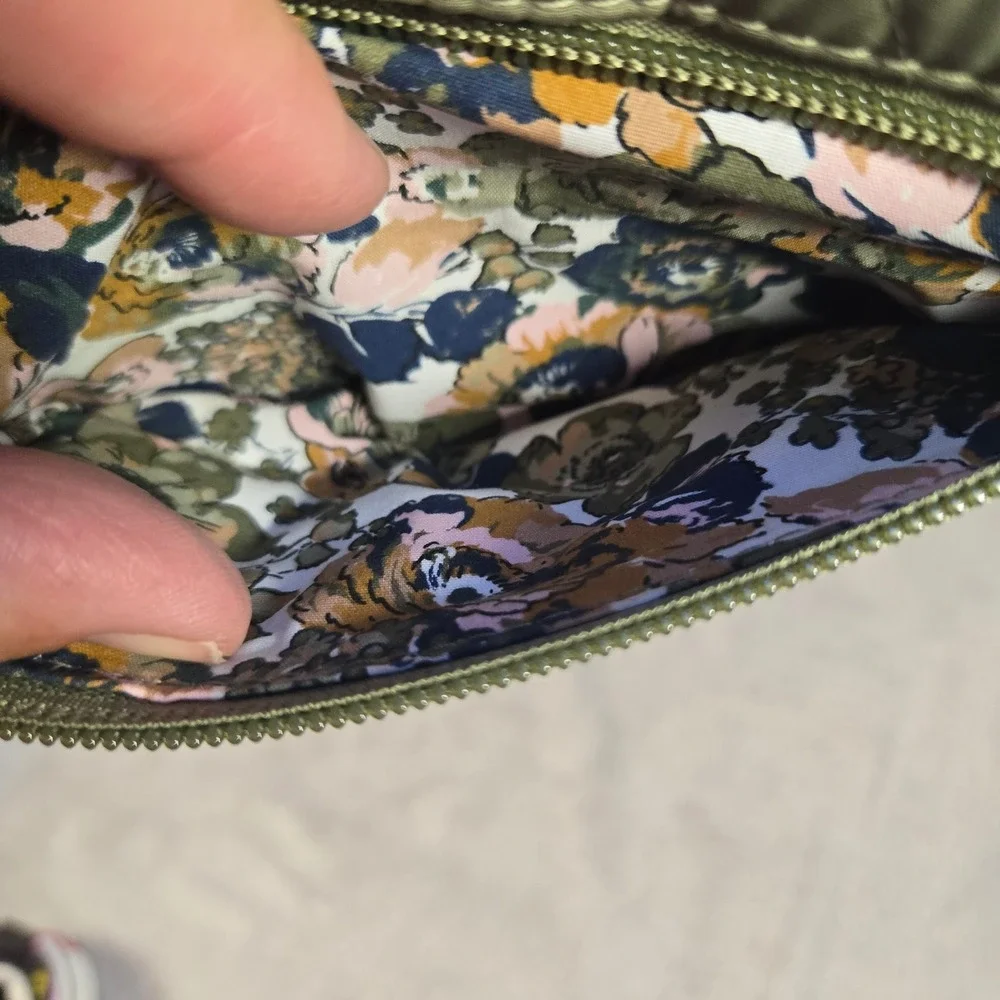 Vera Bradley Turnlock Wallet Sage Green Quilted Nylon Floral Interior Organizer - Picture 9 of 9
